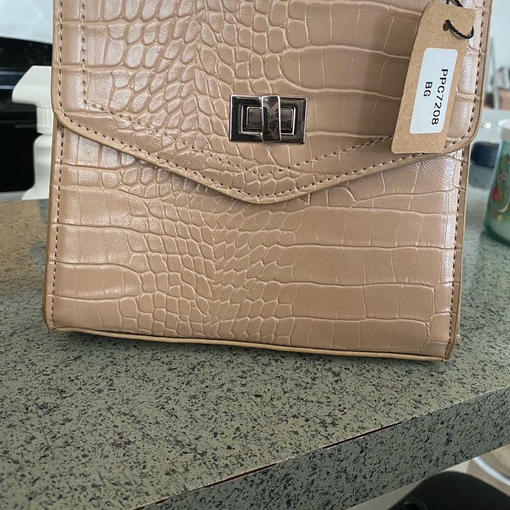 Elegant Tan Crocodile-Embossed Women's Bag